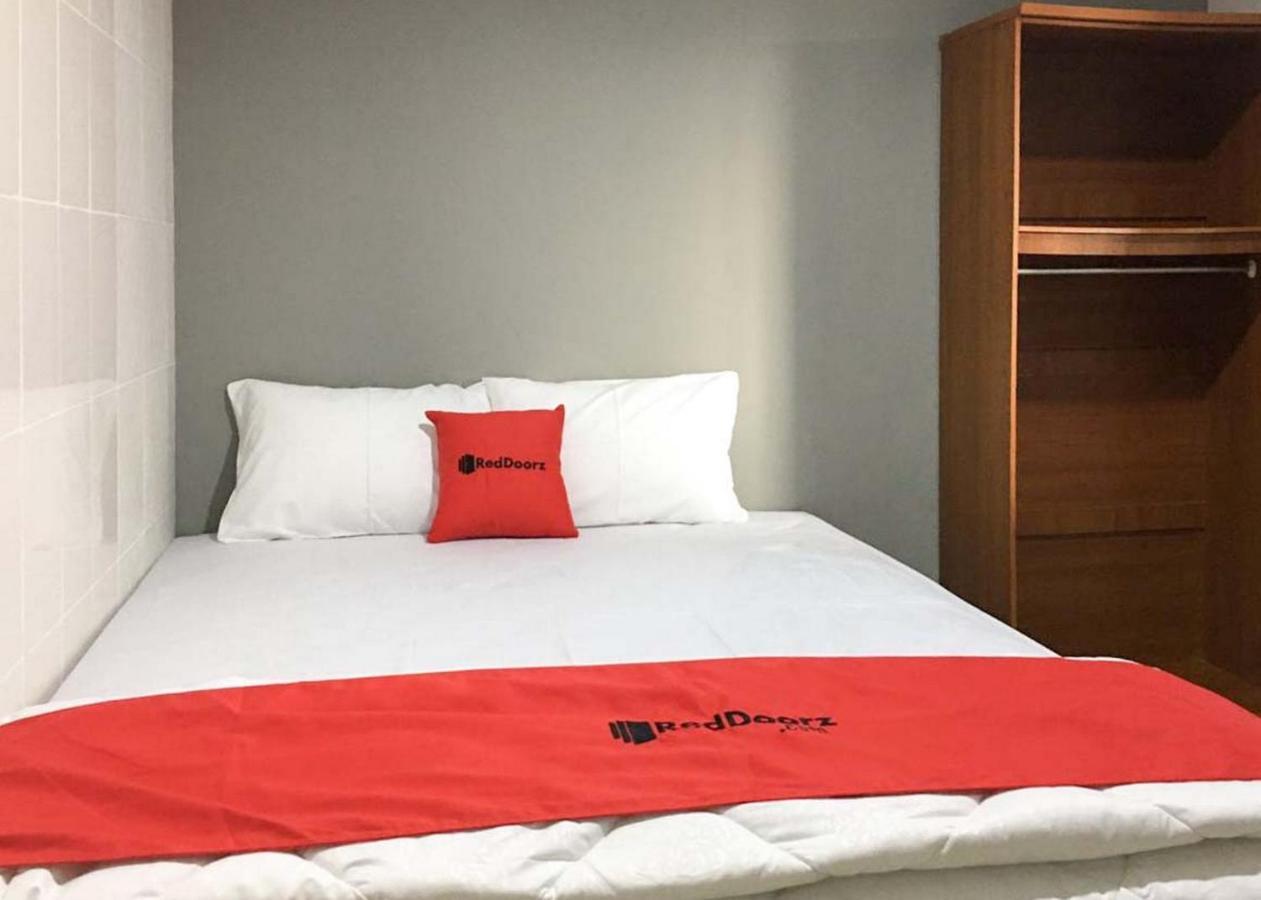 Reddoorz @ Citraland Surabaya Hotell Exteriör bild