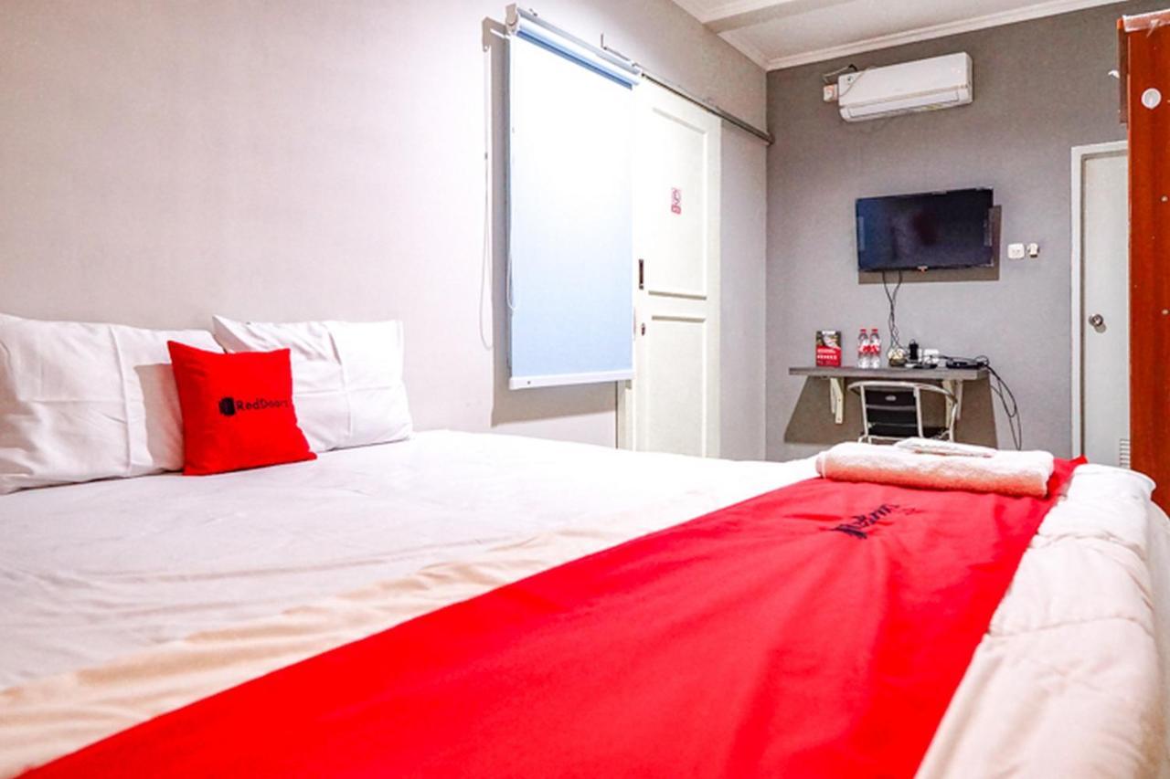 Reddoorz @ Citraland Surabaya Hotell Exteriör bild