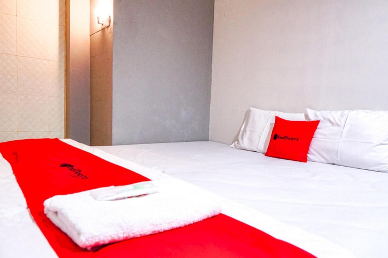 Reddoorz @ Citraland Surabaya Hotell Exteriör bild