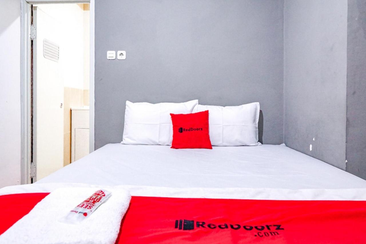 Reddoorz @ Citraland Surabaya Hotell Exteriör bild