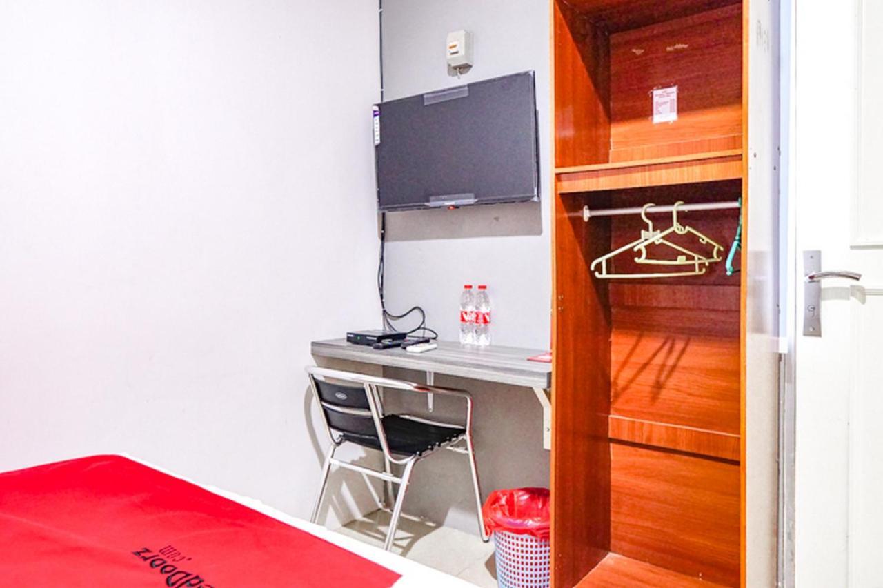 Reddoorz @ Citraland Surabaya Hotell Exteriör bild