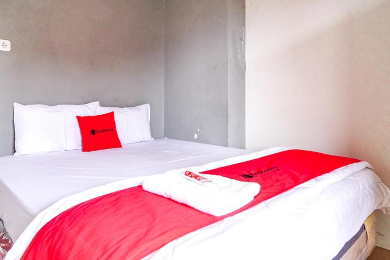 Reddoorz @ Citraland Surabaya Hotell Exteriör bild