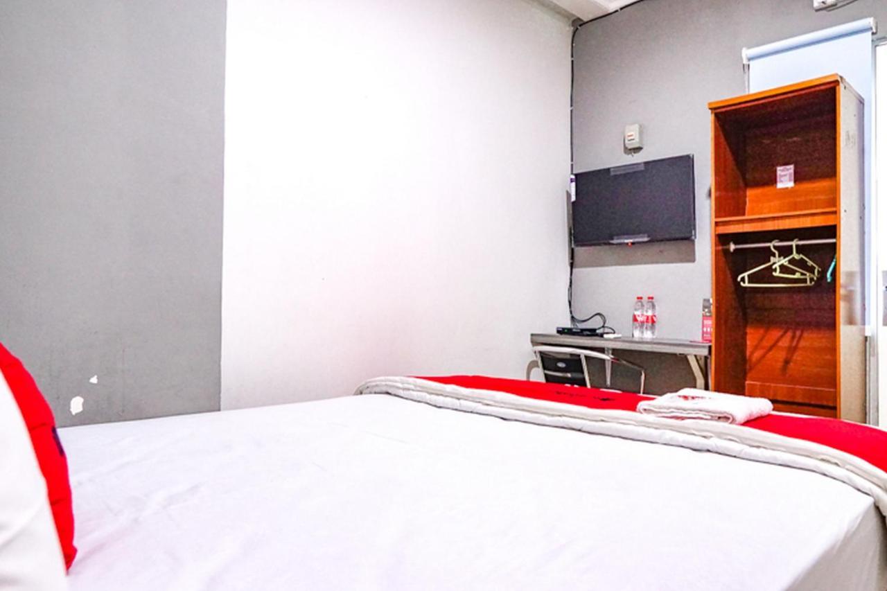 Reddoorz @ Citraland Surabaya Hotell Exteriör bild