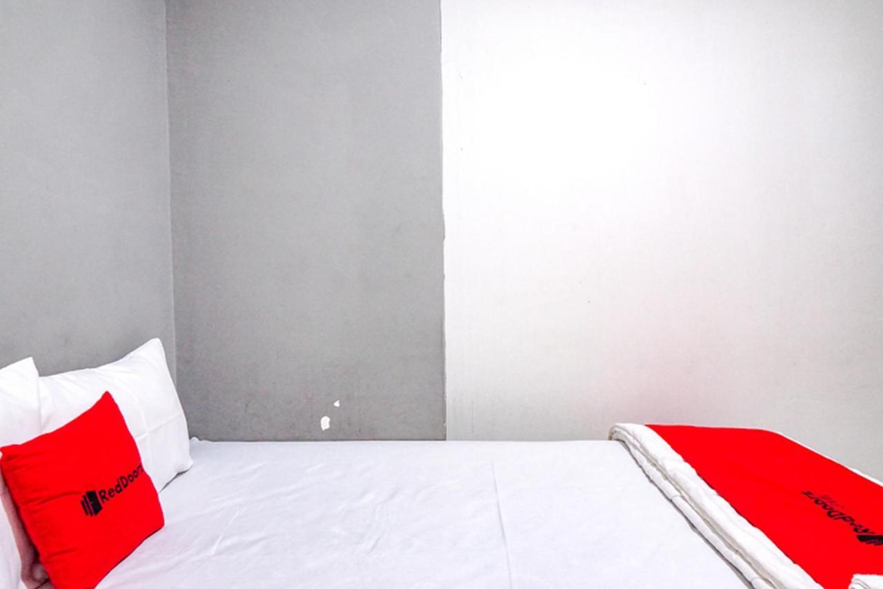 Reddoorz @ Citraland Surabaya Hotell Exteriör bild