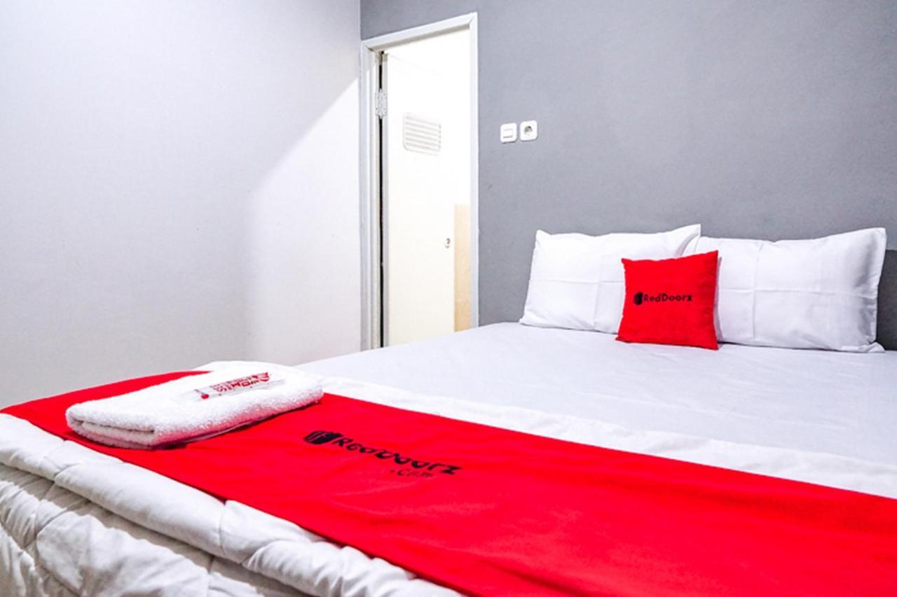 Reddoorz @ Citraland Surabaya Hotell Exteriör bild
